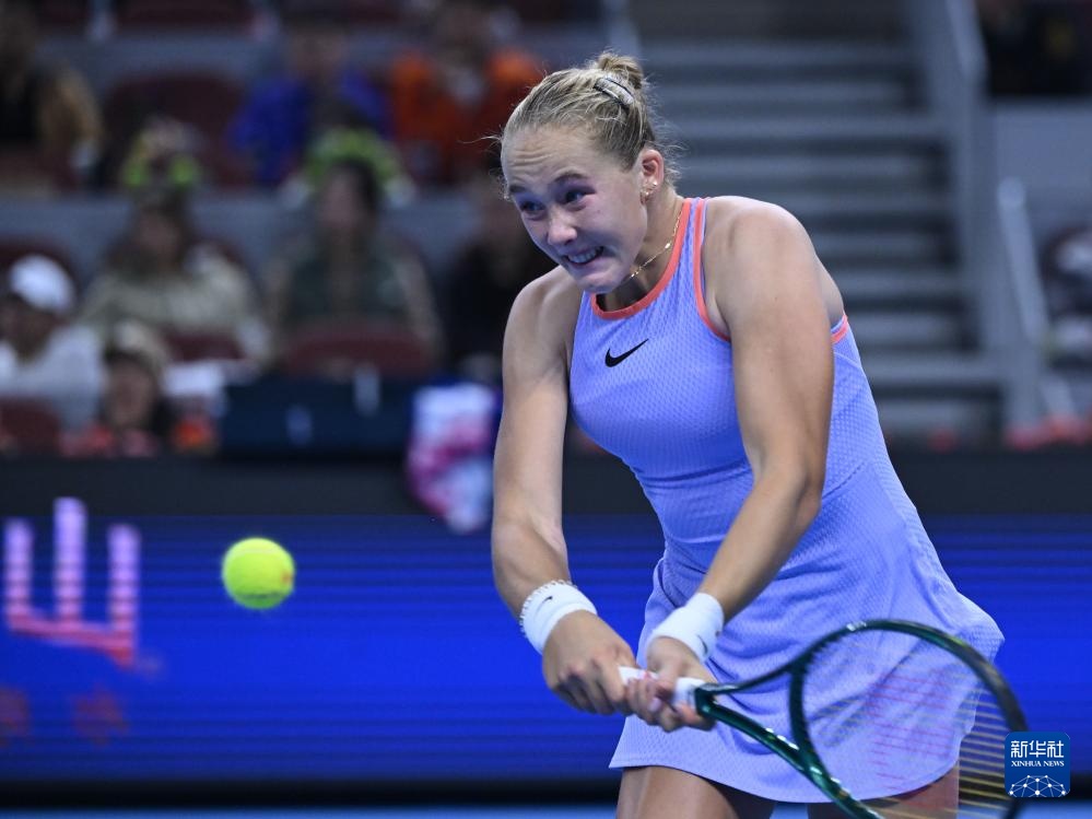 却不知背后 却不知背后